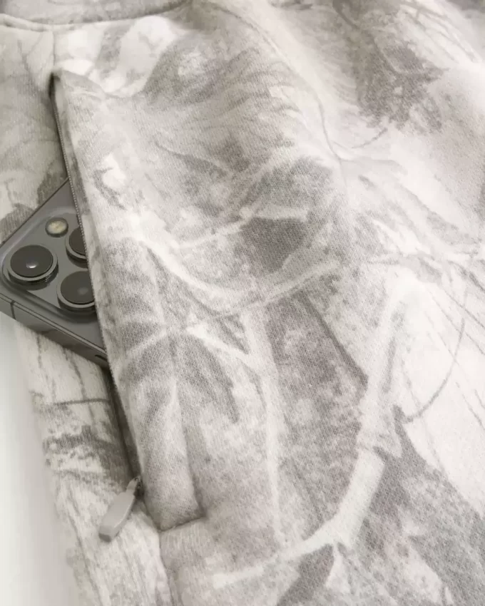 Luźne szorty polarowe do połowy uda w kamuflażu