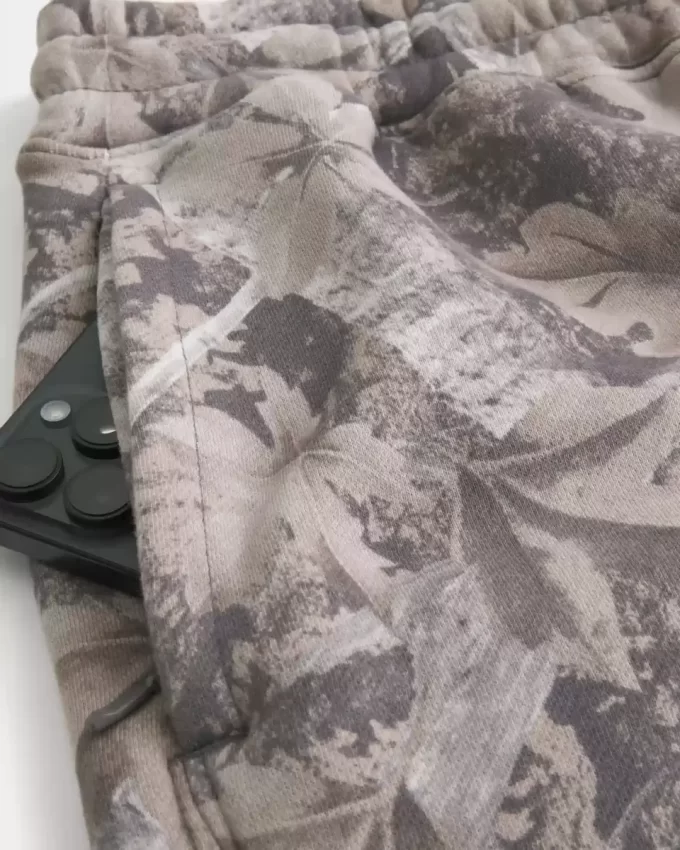 Luźne szorty polarowe do połowy uda w kamuflażu