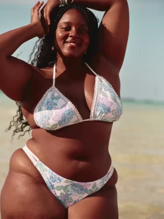 Majtki bikini z wysokim stanem i szerokimi nogawkami w stylu szydełkowym