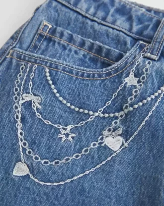 Mini spódniczka z jeansu z haftowanym łańcuchem w średnim odcieniu