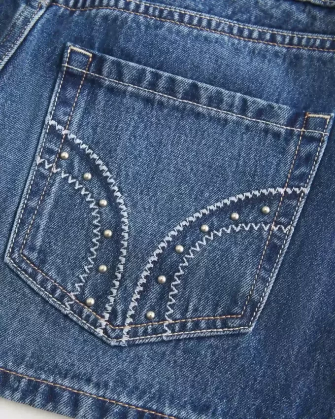 Mini spódniczka z jeansu z niskim stanem i ćwiekami