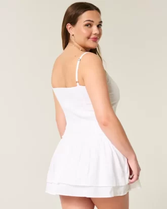 Mini sukienka z koronkowym wykończeniem