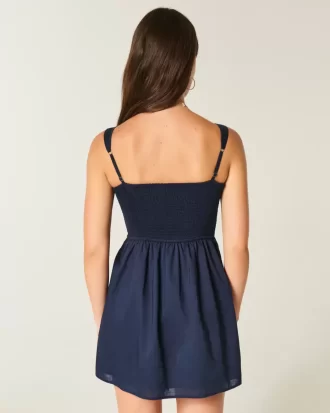 Mini sukienka zapinana z przodu na guziki