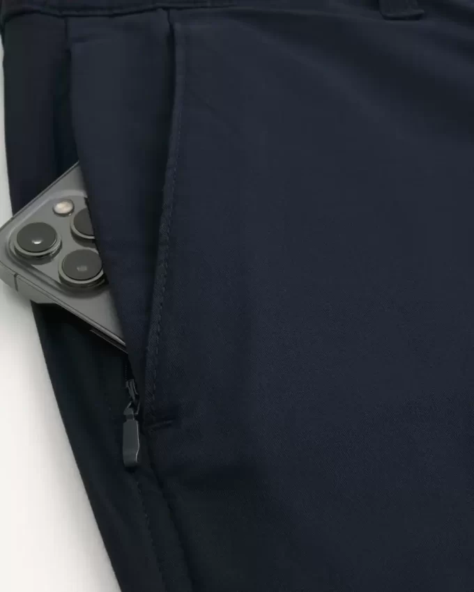 Obcisłe spodnie chino