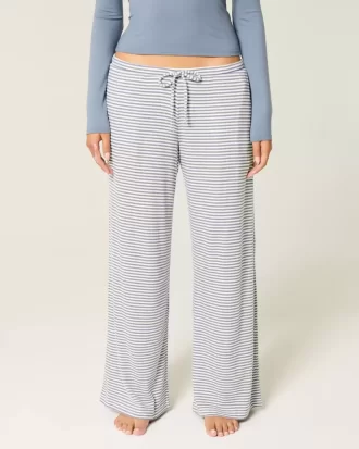 Przytulne, prążkowane spodnie z szerokimi nogawkami