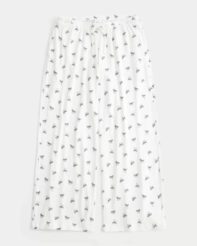 Przytulne, prążkowane spodnie z szerokimi nogawkami