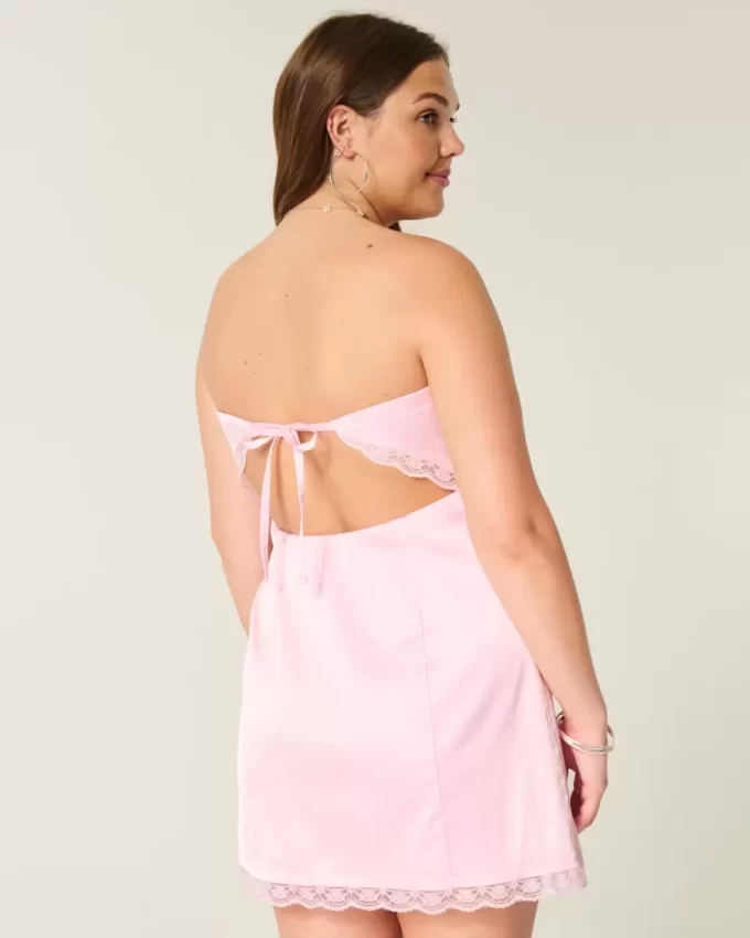 Satynowa sukienka bez ramiączek z kokardą Satynowa sukienka bez ramiączek z kokardą