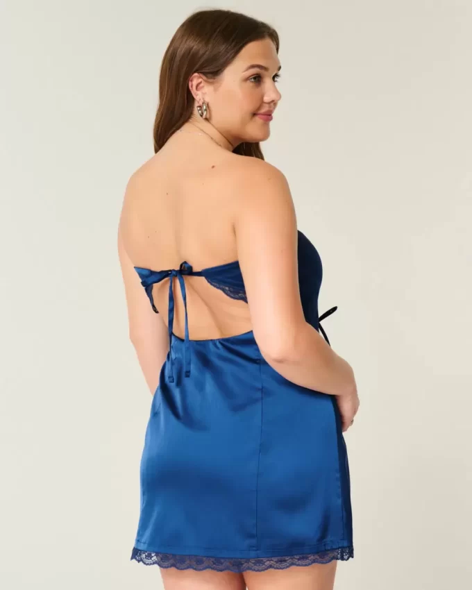 Satynowa sukienka bez ramiączek z kokardą