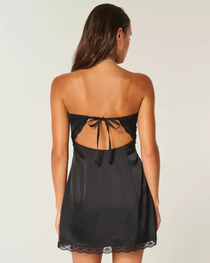 Satynowa sukienka bez ramiączek z kokardą Satynowa sukienka bez ramiączek z kokardą