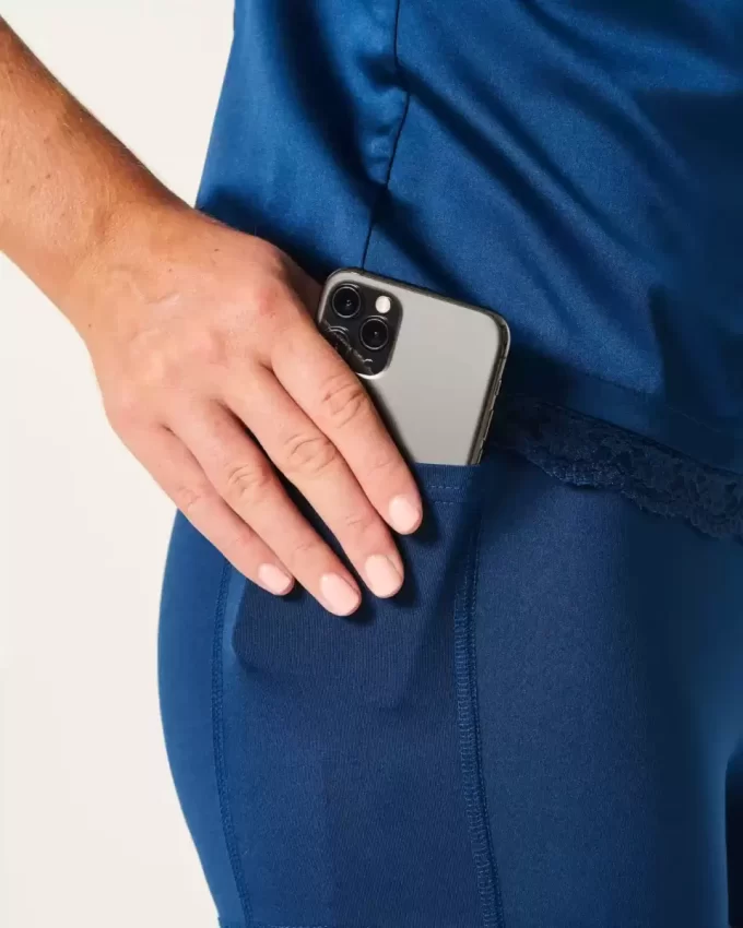 Satynowa sukienka bez ramiączek z kokardą