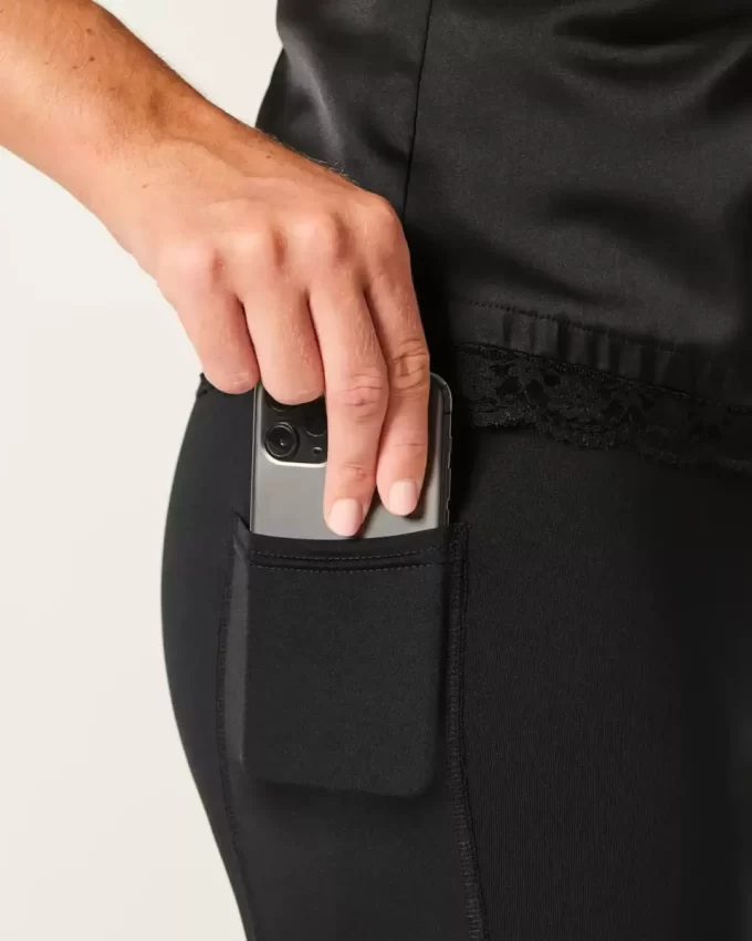 Satynowa sukienka bez ramiączek z kokardą Satynowa sukienka bez ramiączek z kokardą