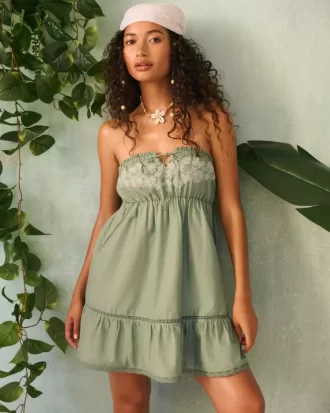 Sukienka babydoll z haftem bez ramiączek Sukienka babydoll z haftem bez ramiączek