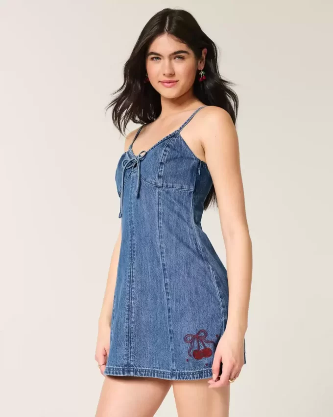 Sukienka mini z nadrukiem w wiśniowy wzór denim