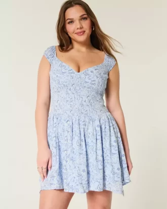 Sukienka mini z odkrytymi ramionami i asymetrycznym dołem