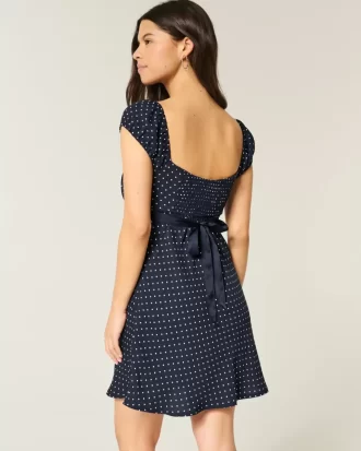 Sukienka mini z satyny krepowej