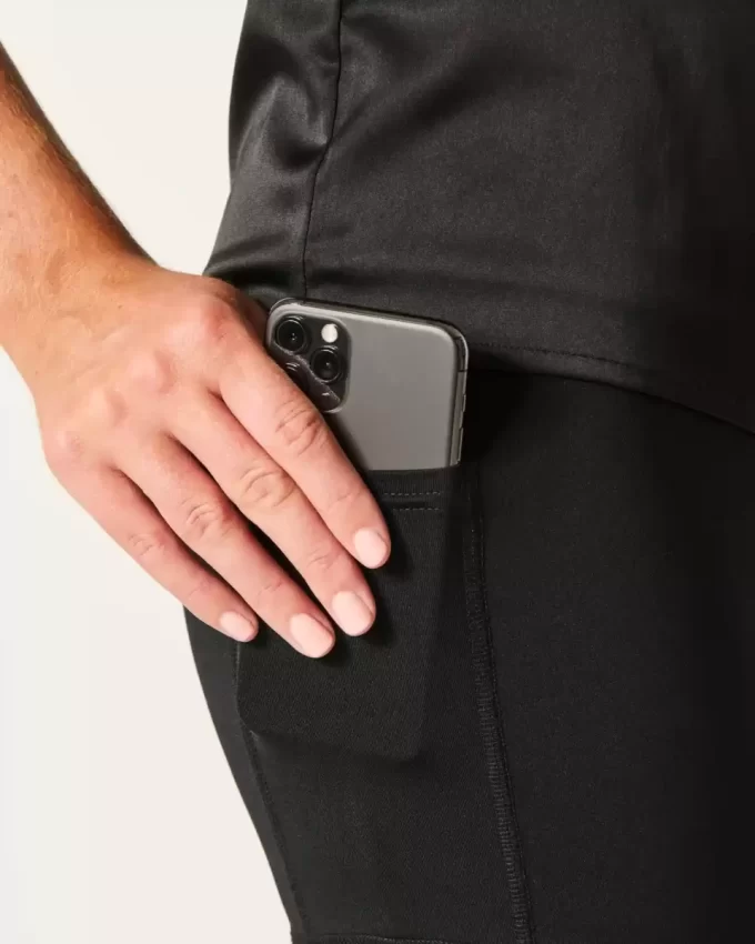 Sukienka obcisła z satyny z kokardą na plecach Sukienka obcisła z satyny z kokardą na plecach