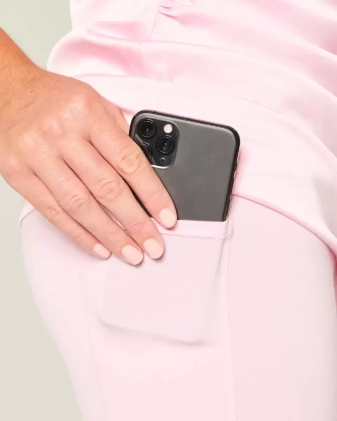 Sukienka obcisła z satyny z kokardą na plecach