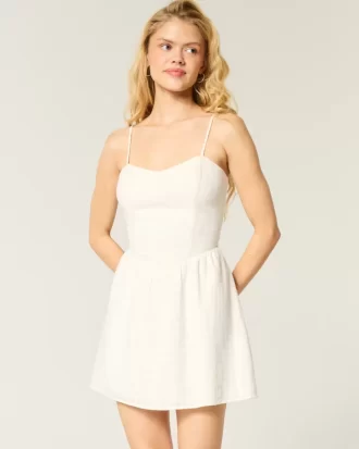 Sukienka spódnico-spódnico-suknia z odkrytymi plecami i kratką