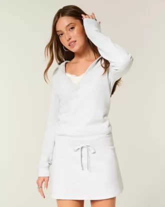 Sukienka z kapturem i długim rękawem z polaru Sukienka z kapturem i długim rękawem z polaru