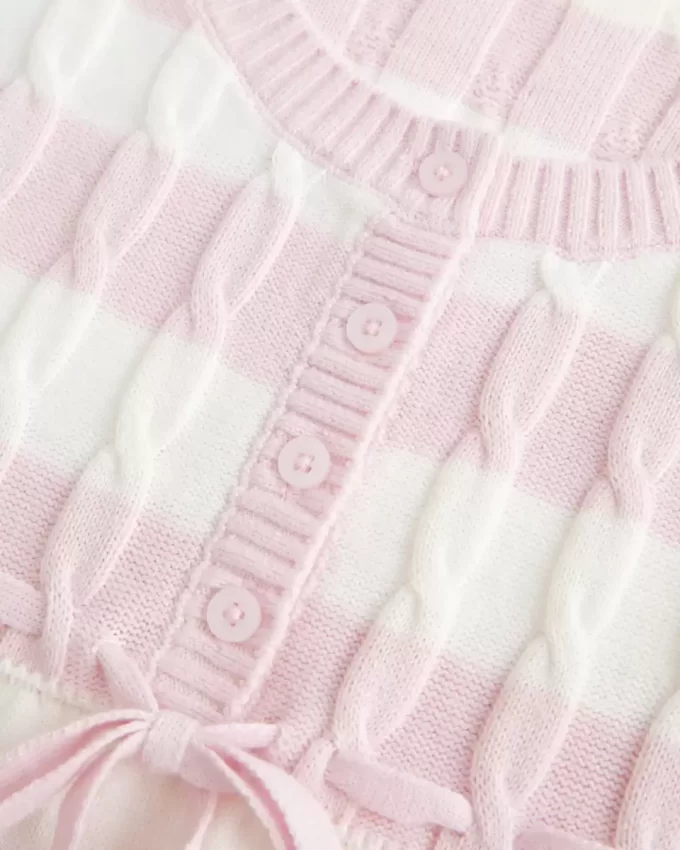 Sweter typu babydoll z warkoczowym splotem Sweter typu babydoll z warkoczowym splotem