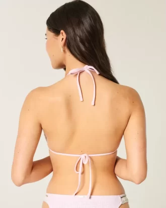 Top bikini typu halter z trójkątnym dekoltem i wykończeniem szydełkowym Top bikini typu halter z trójkątnym dekoltem i wykończeniem szydełkowym
