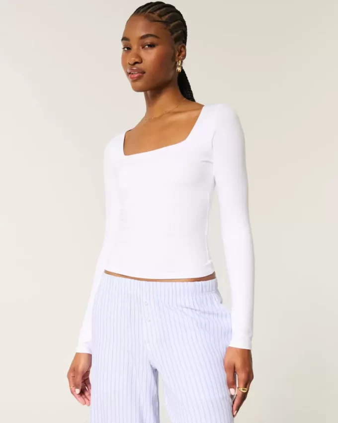 Top z kwadratowym dekoltem, wykonany z miękkiej, elastycznej tkaniny bezszwowej