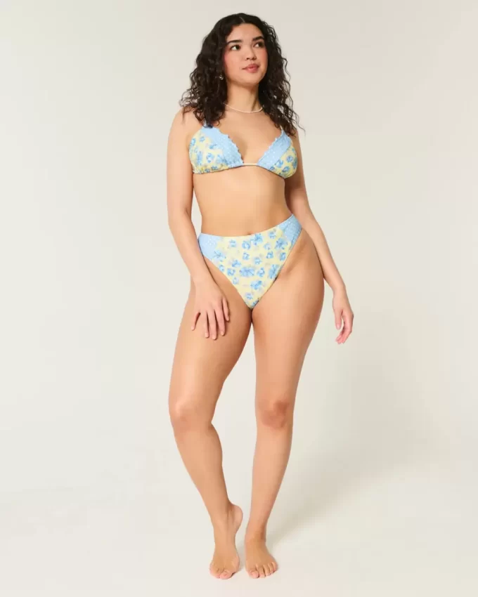 Trójkątny top bikini z falbanką